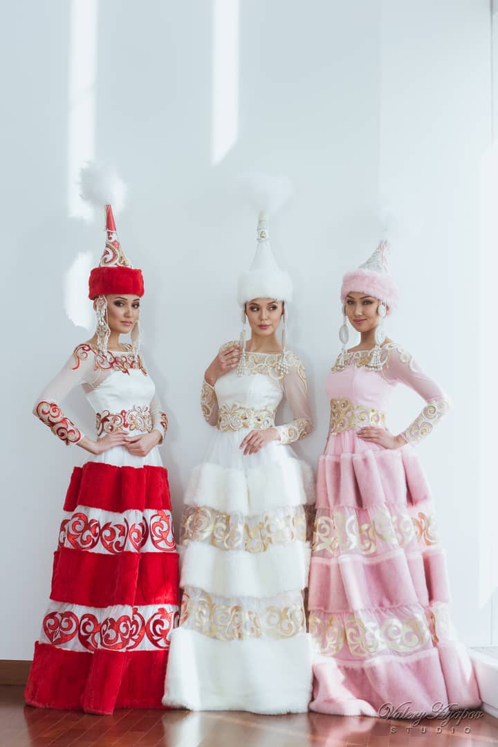 В комплект входит: платье, саукеле, пояс. Больше фото наших нарядов смотрите в Instagram @zolotayapugovica